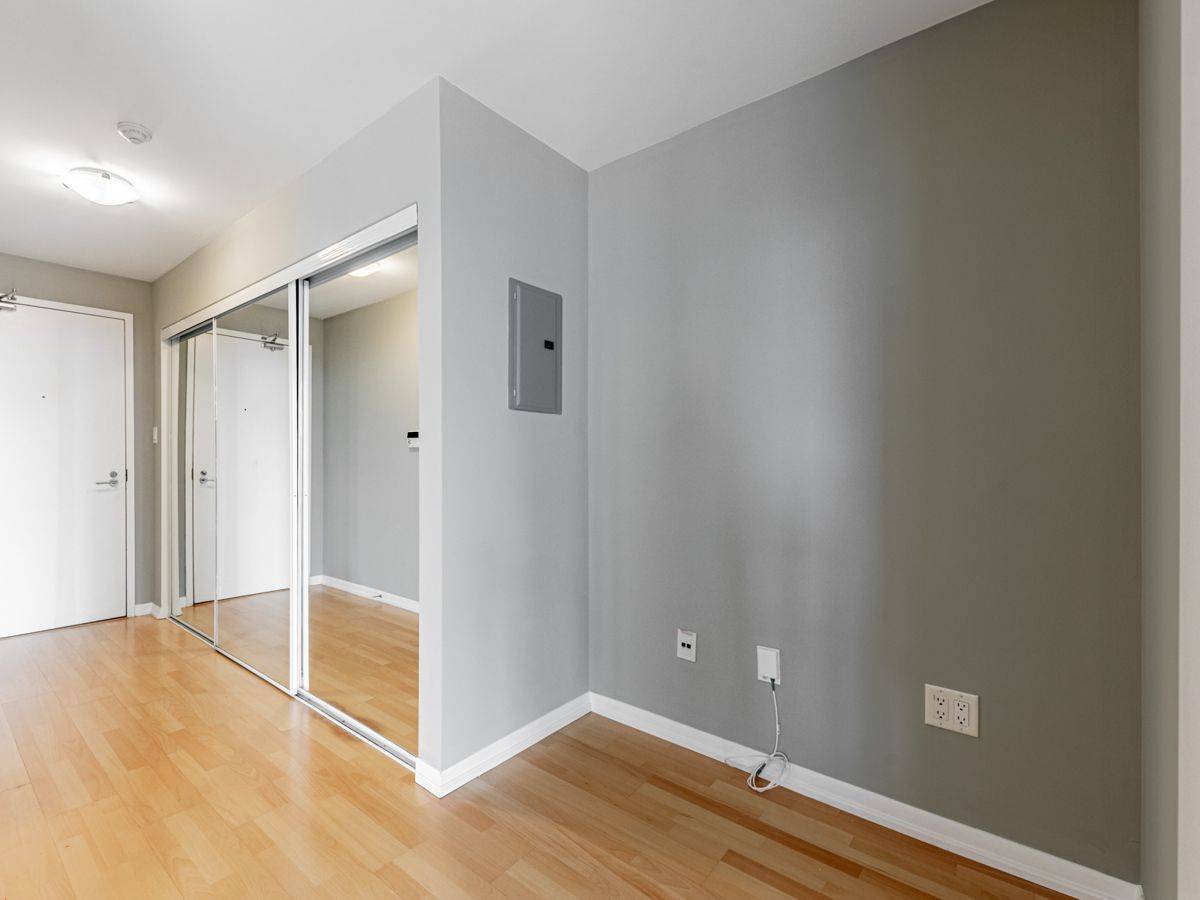 Toronto C01, ON M4Y 3G5,37 Grosvenor ST #2603