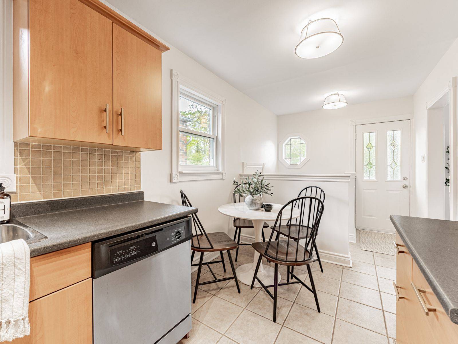 Toronto E06, ON M1N 2Z9,261 Warden AVE
