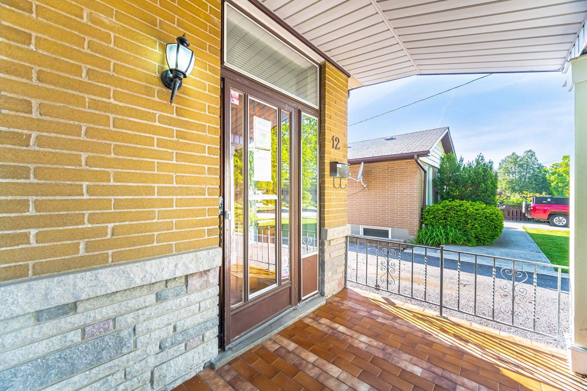 Toronto W10, ON M9V 2N8,12 Dashwood CRES