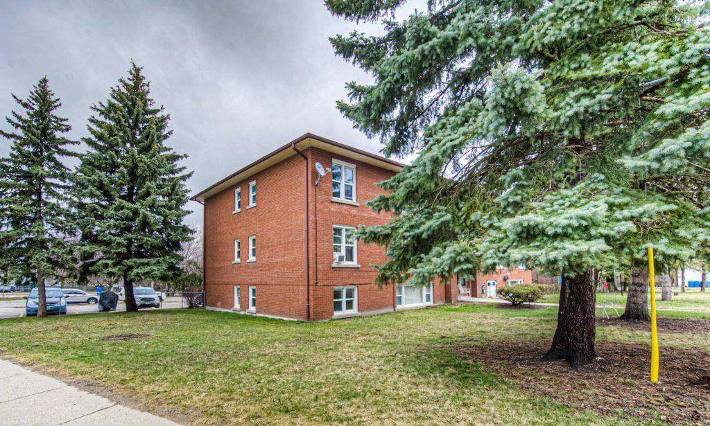 Kitchener, ON N2G 3B3,15 Floral CRES