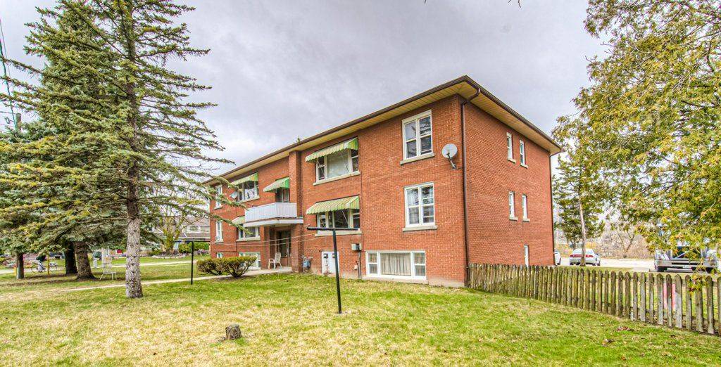 Kitchener, ON N2G 3B3,15 Floral CRES