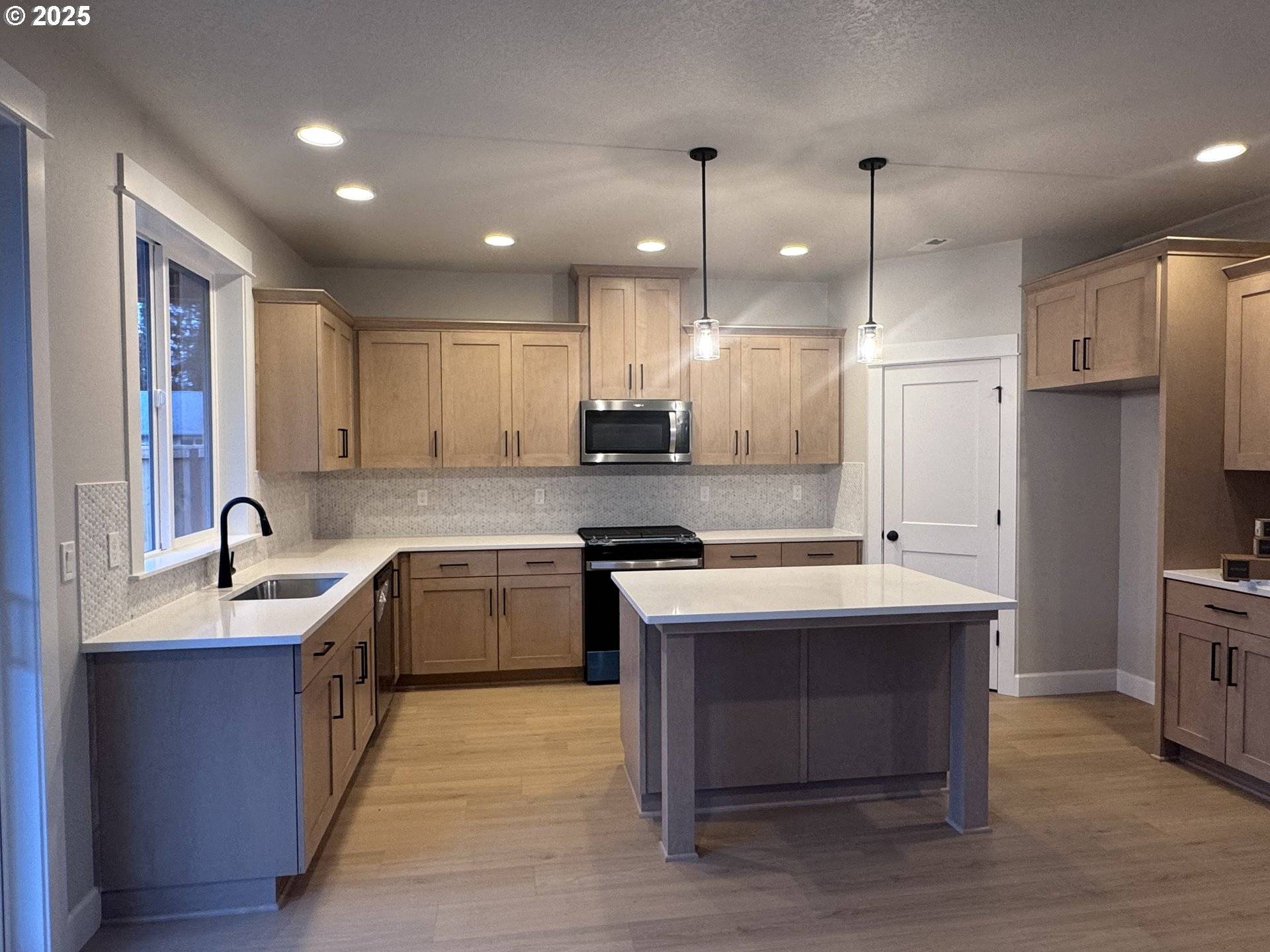 1006 NE 17th ave AVE, Canby, OR 97013