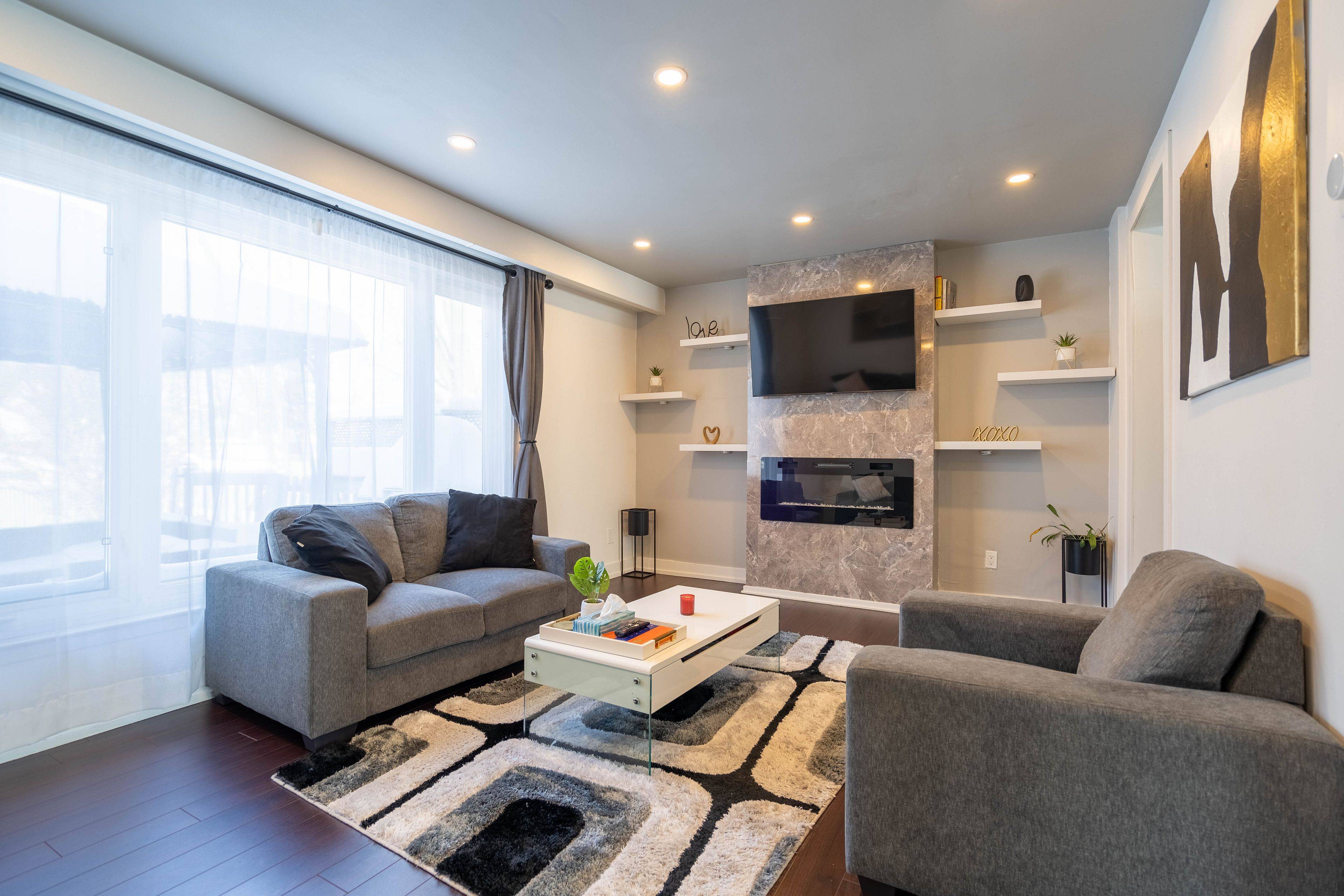 Oshawa, ON L1J 1X8,624 Radisson AVE