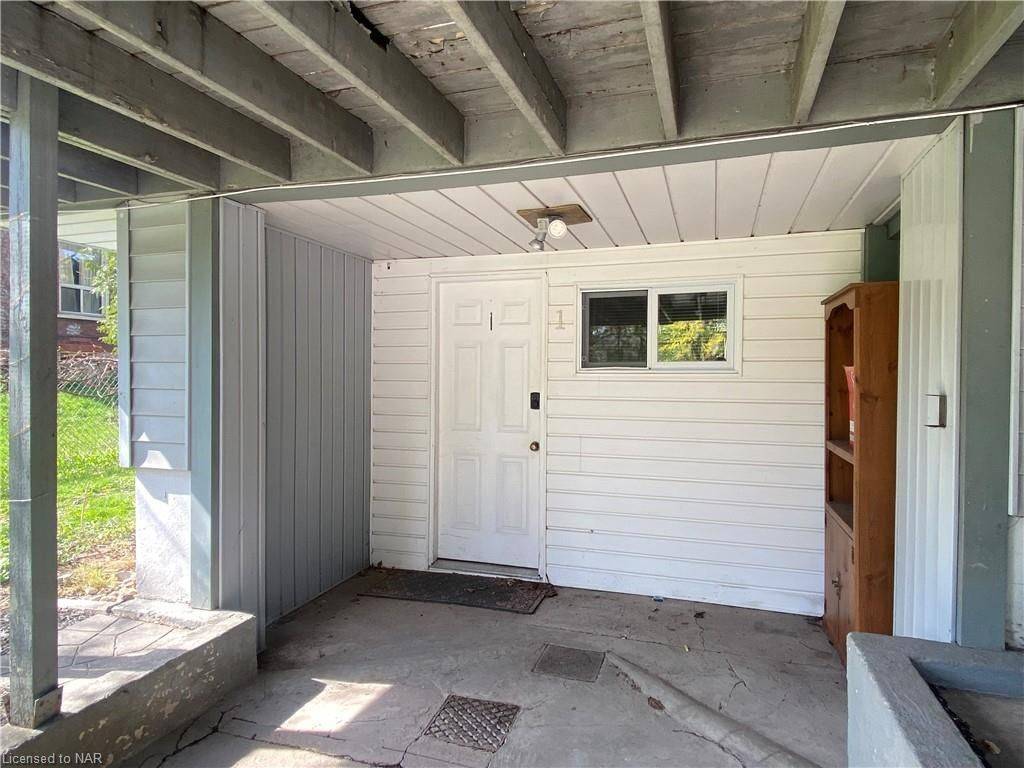 Niagara Falls, ON L2G 2B7,6042 Culp ST