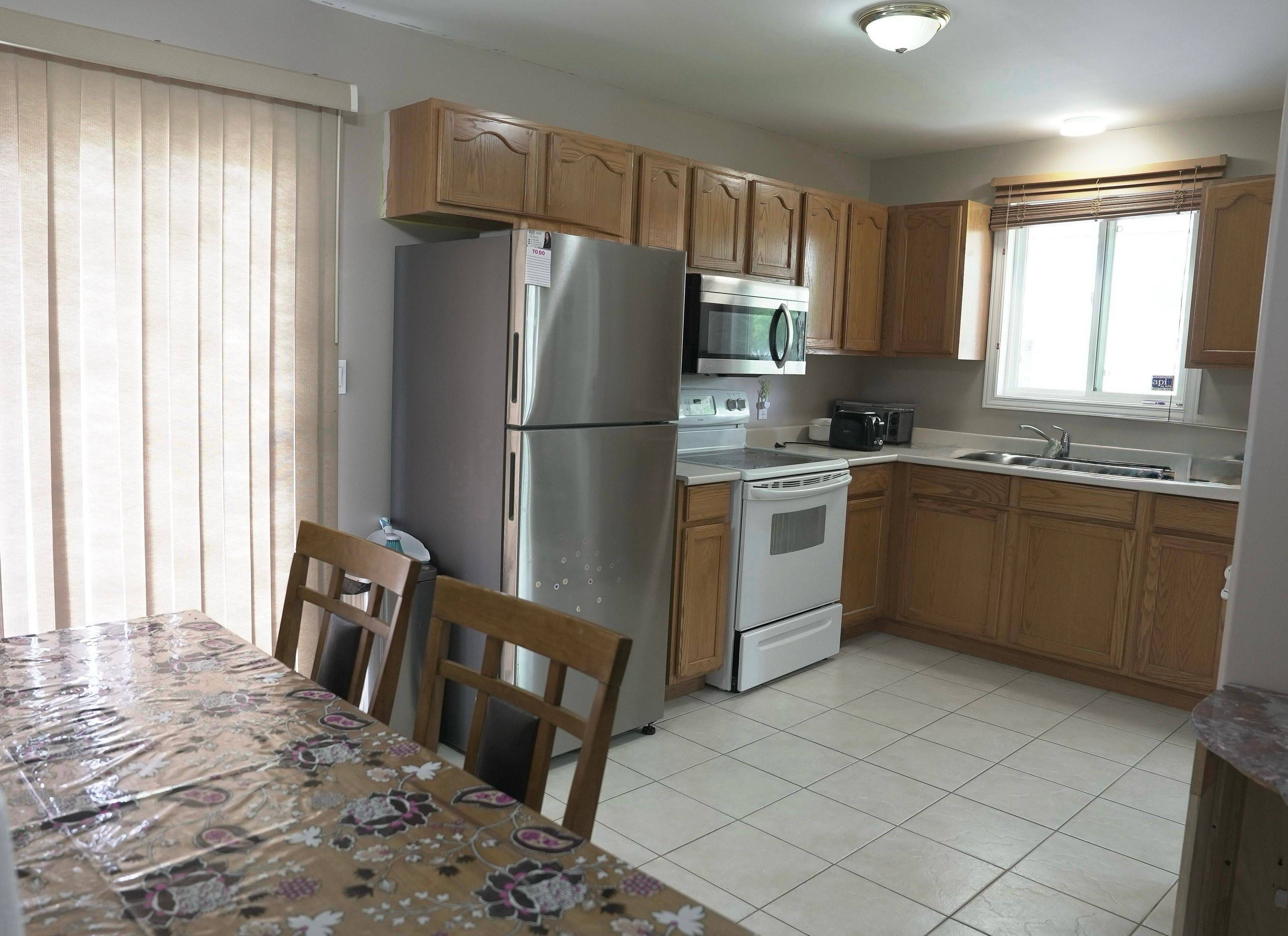 Windsor, ON N8W 5P4,1437 Hansen CRES W