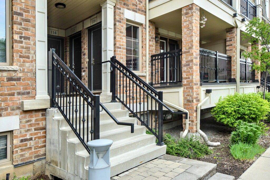 Oakville, ON L6M 0S3,2441 Greenwich DR #116