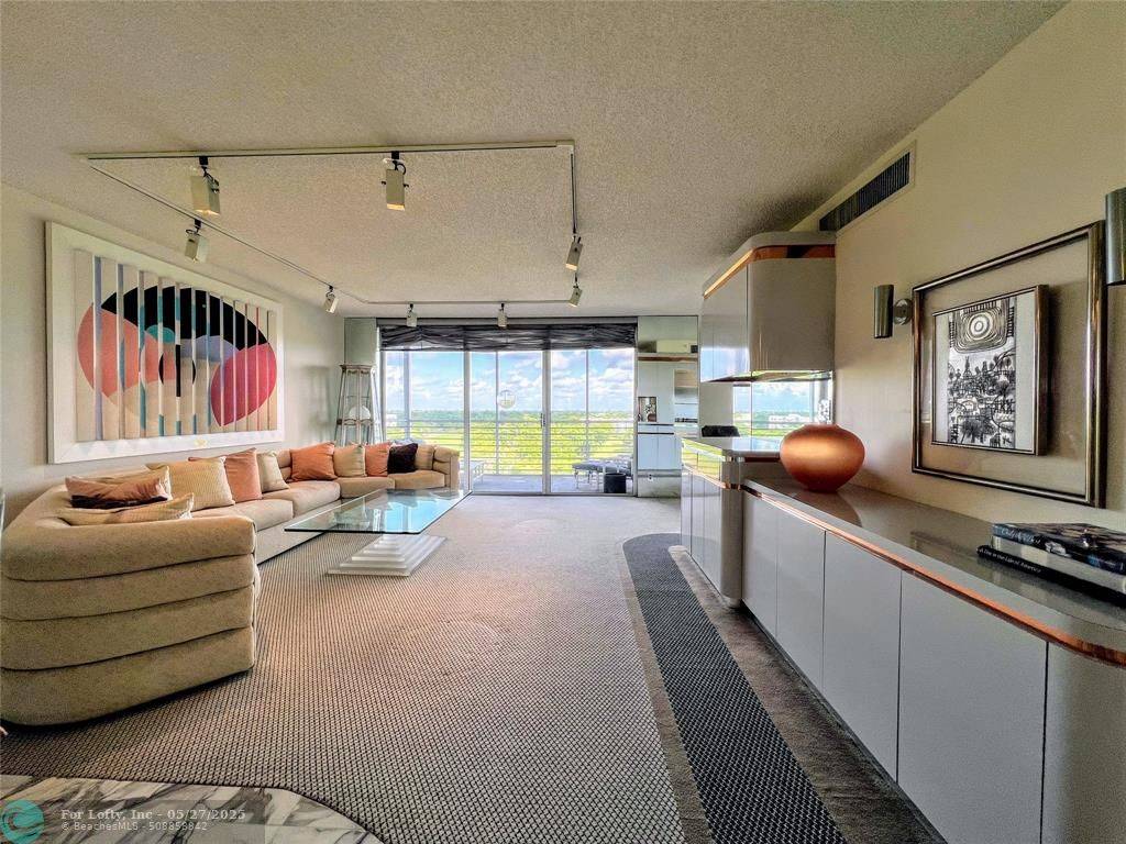 Pompano Beach, FL 33069,625 Oaks Dr  #901