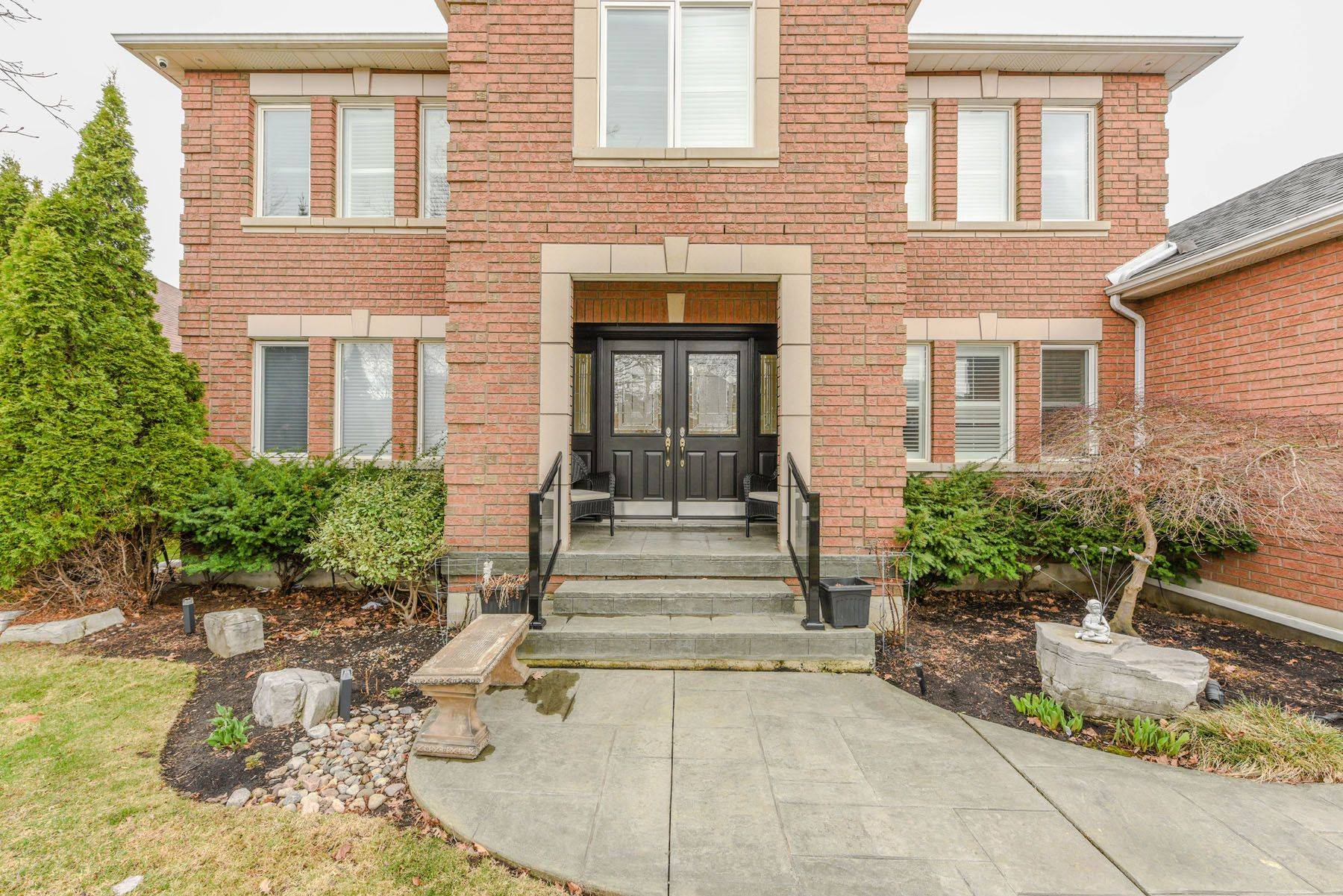 Brampton, ON L6Z 4T6,73 Colonel Bertram RD W