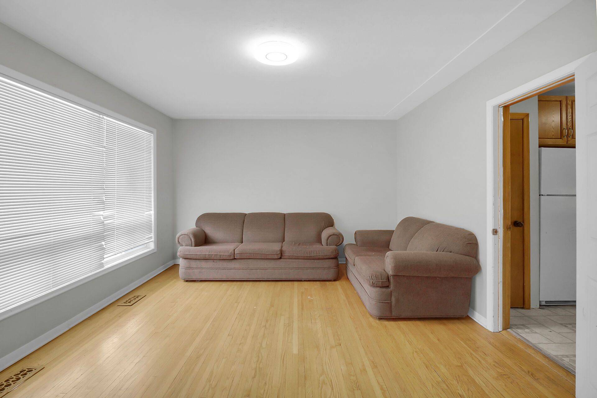 London East, ON N5W 1N6,22 Queenston CRES