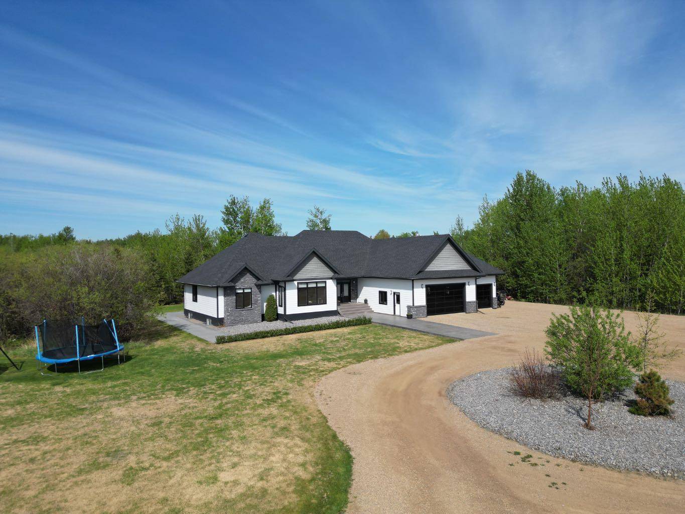La Crete, AB T0H2H0,105535 RGE RD 153