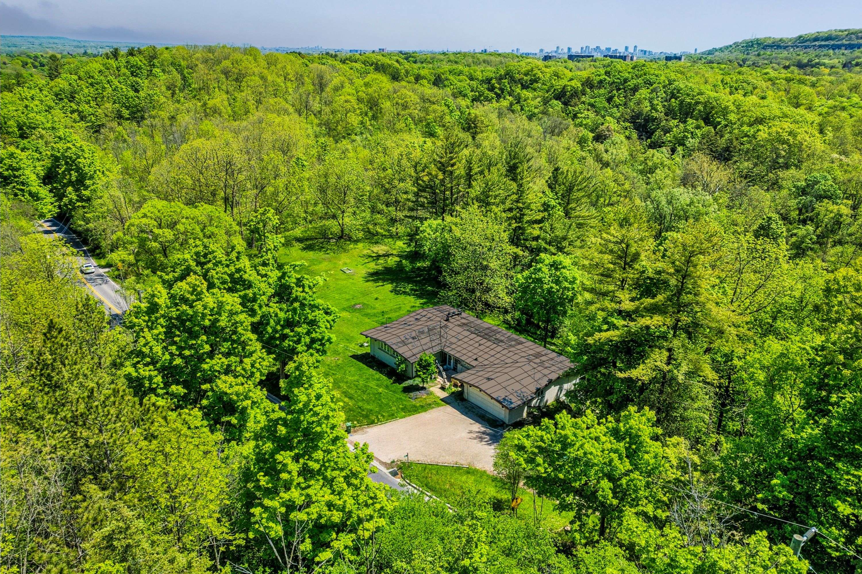 Hamilton, ON L9H 5E3,932 OLD DUNDAS RD