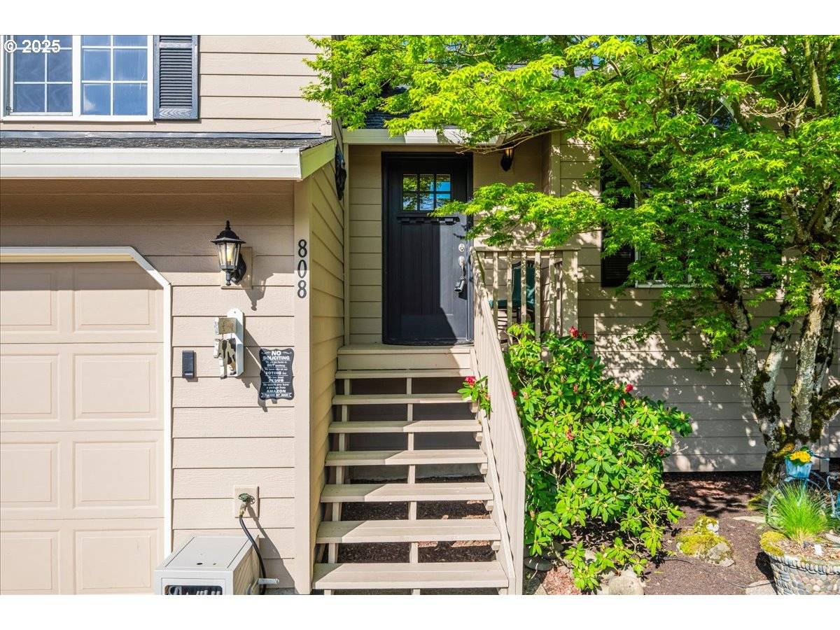 Troutdale, OR 97060,808 SE BEAVER CREEK LN