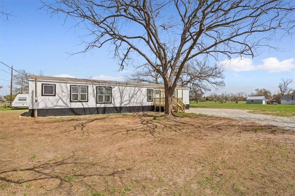 Bremond, TX 76629,404 E Collins Street