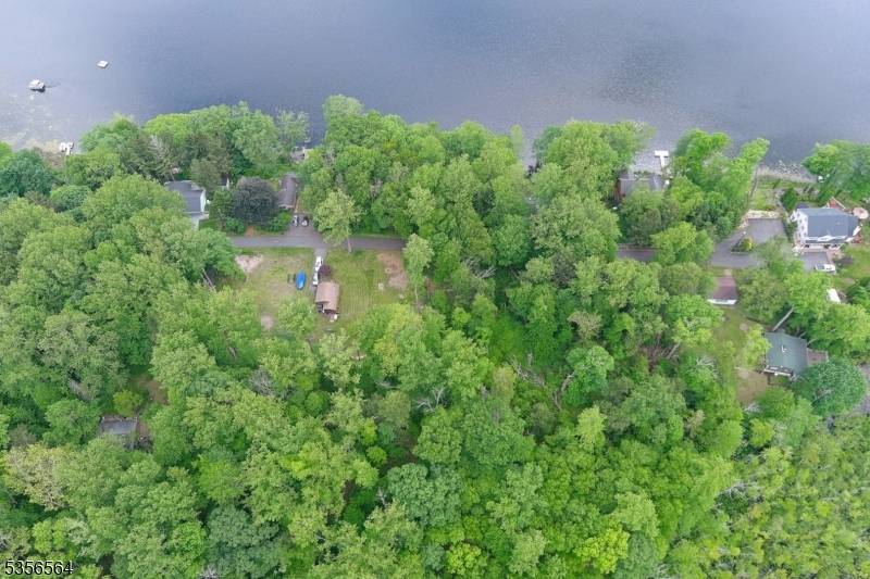 Hampton Twp., NJ 07860,26 W Lakeside Ln