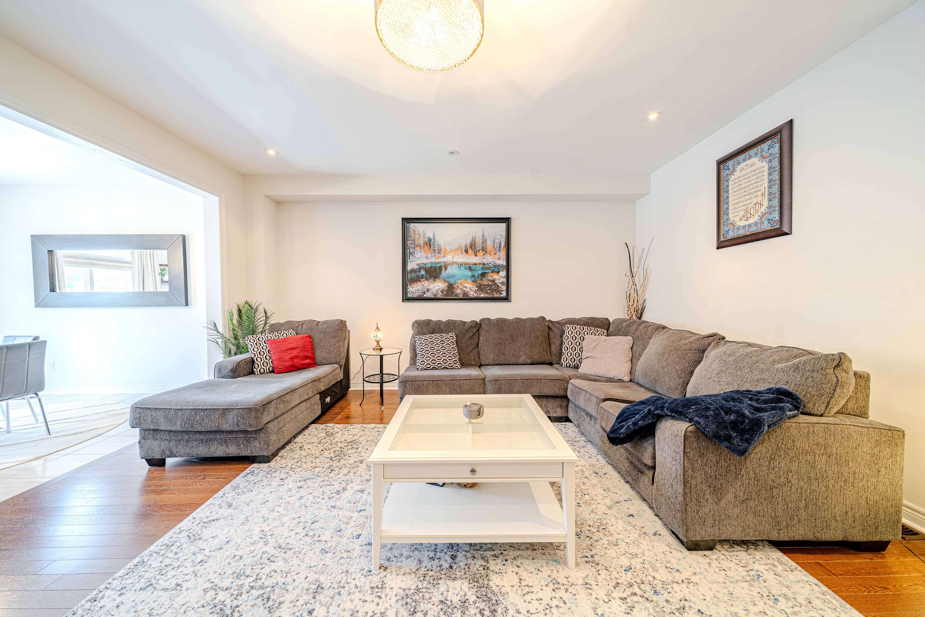 Whitby, ON L1R 3L9,89 Cathedral DR