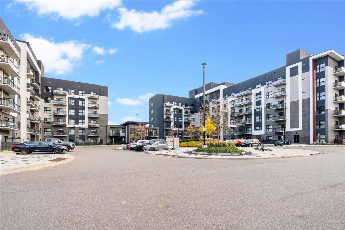 Oakville, ON L6H 0X2,102 Grovewood Common #407