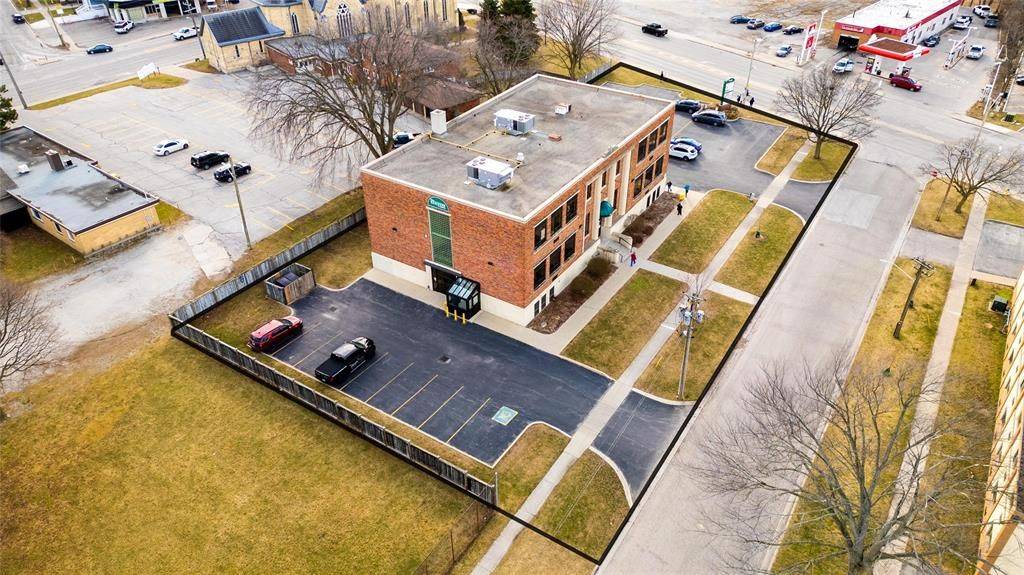 Sarnia, ON N7T 5A1,109 Durand ST #B Upper