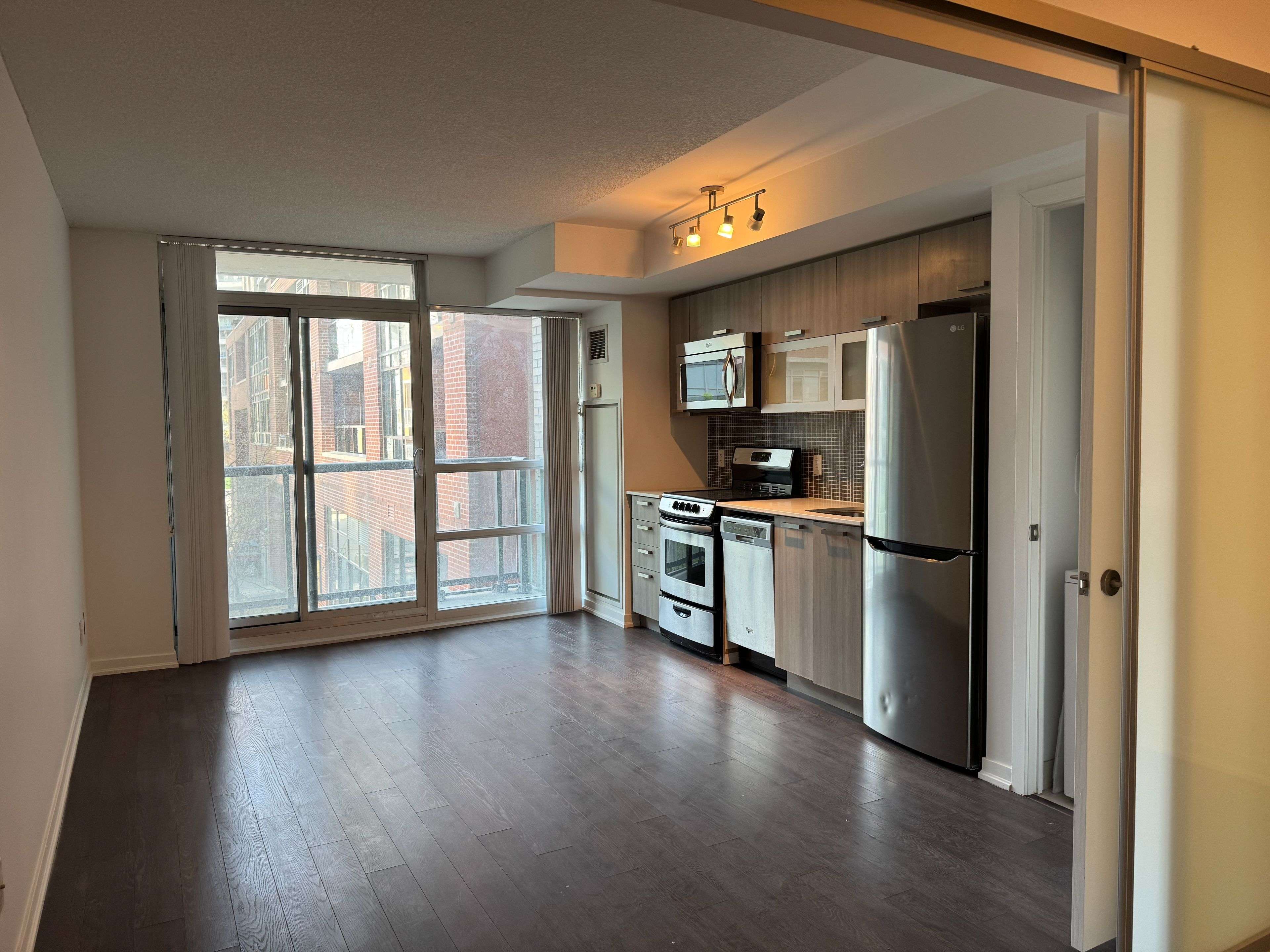 Toronto C01, ON M6J 0B1,68 Abell ST #317