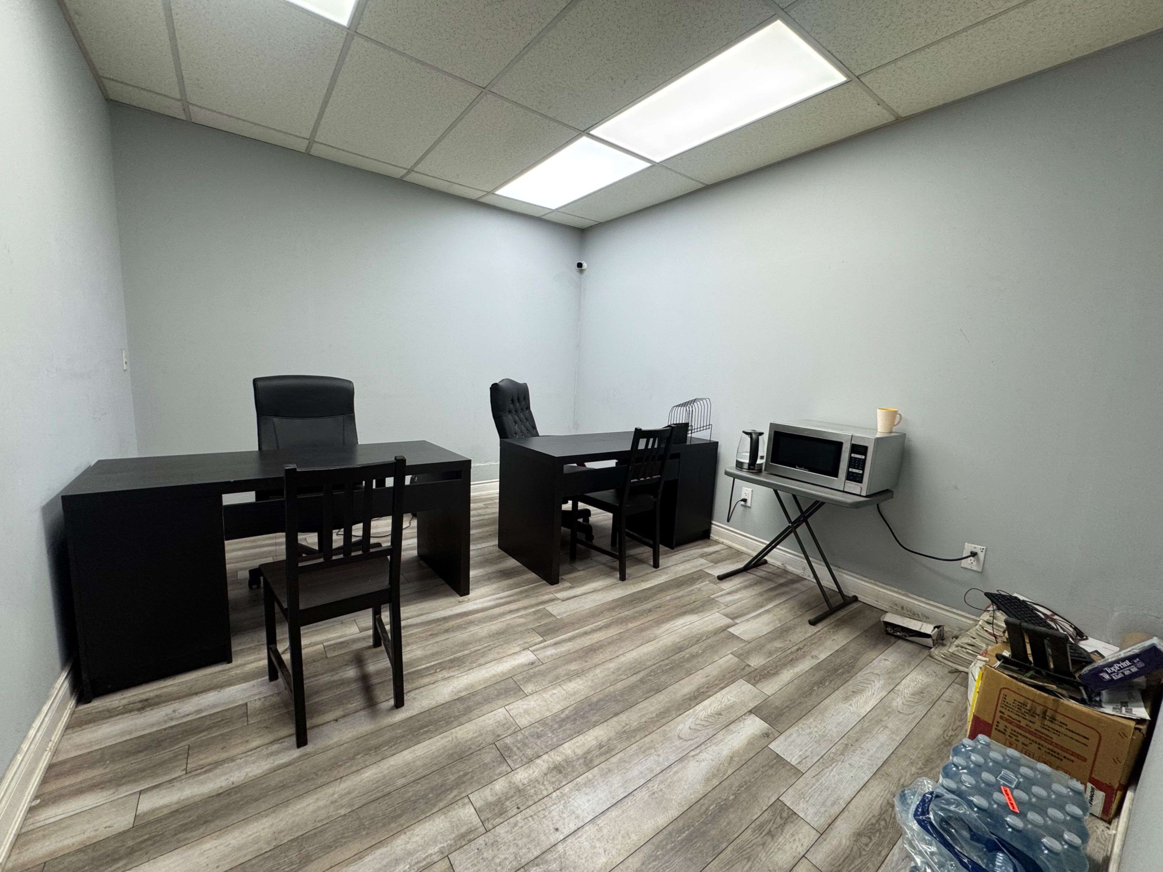 Brampton, ON L6W 3J5,98 Rutherford RD S #6