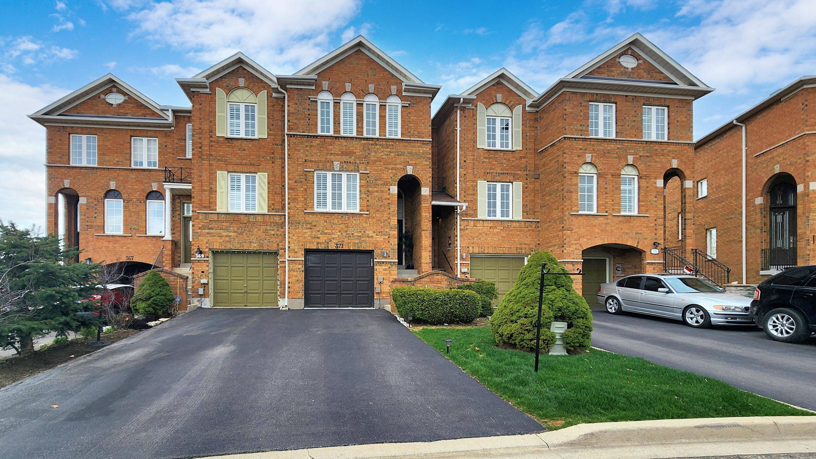 Oakville, ON L6H 6Y1,371 Fairgate WAY