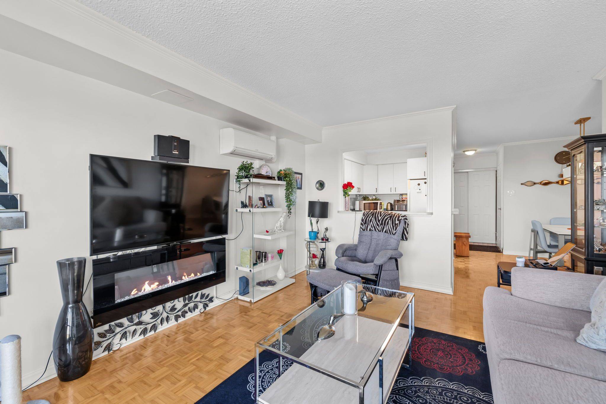 Vanier And Kingsview Park, ON K1L 8C9,158B McArthur AVE #1607