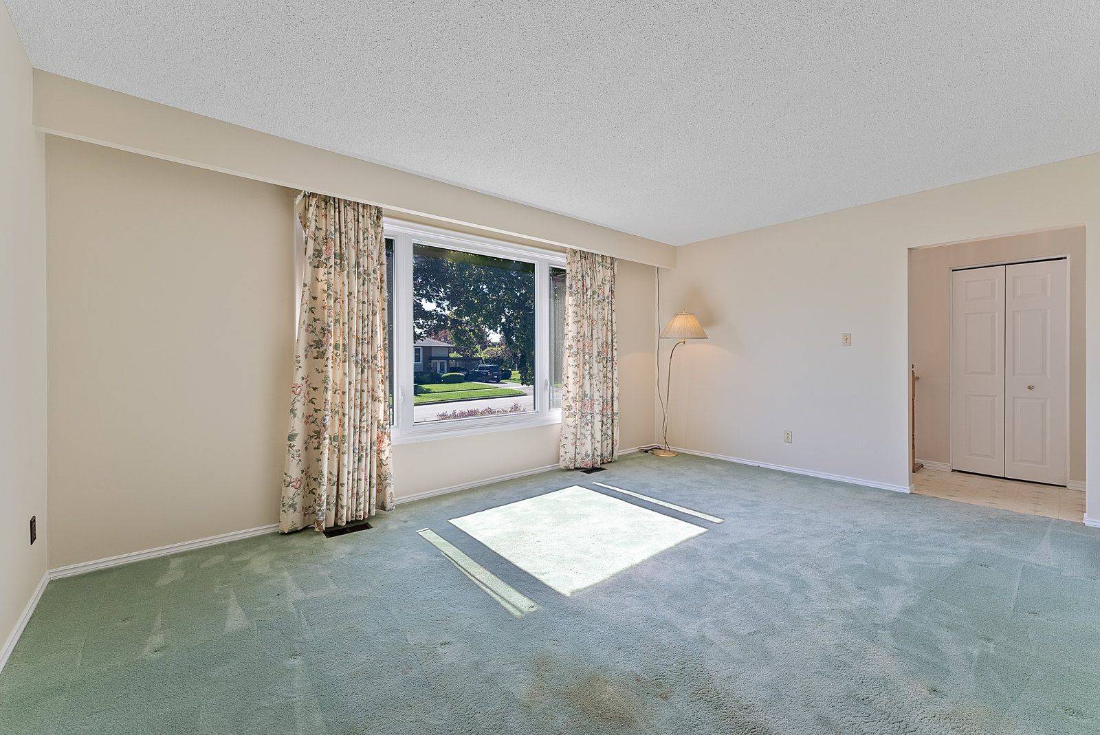 Oshawa, ON L1H 6Z2,111 Keewatin ST S
