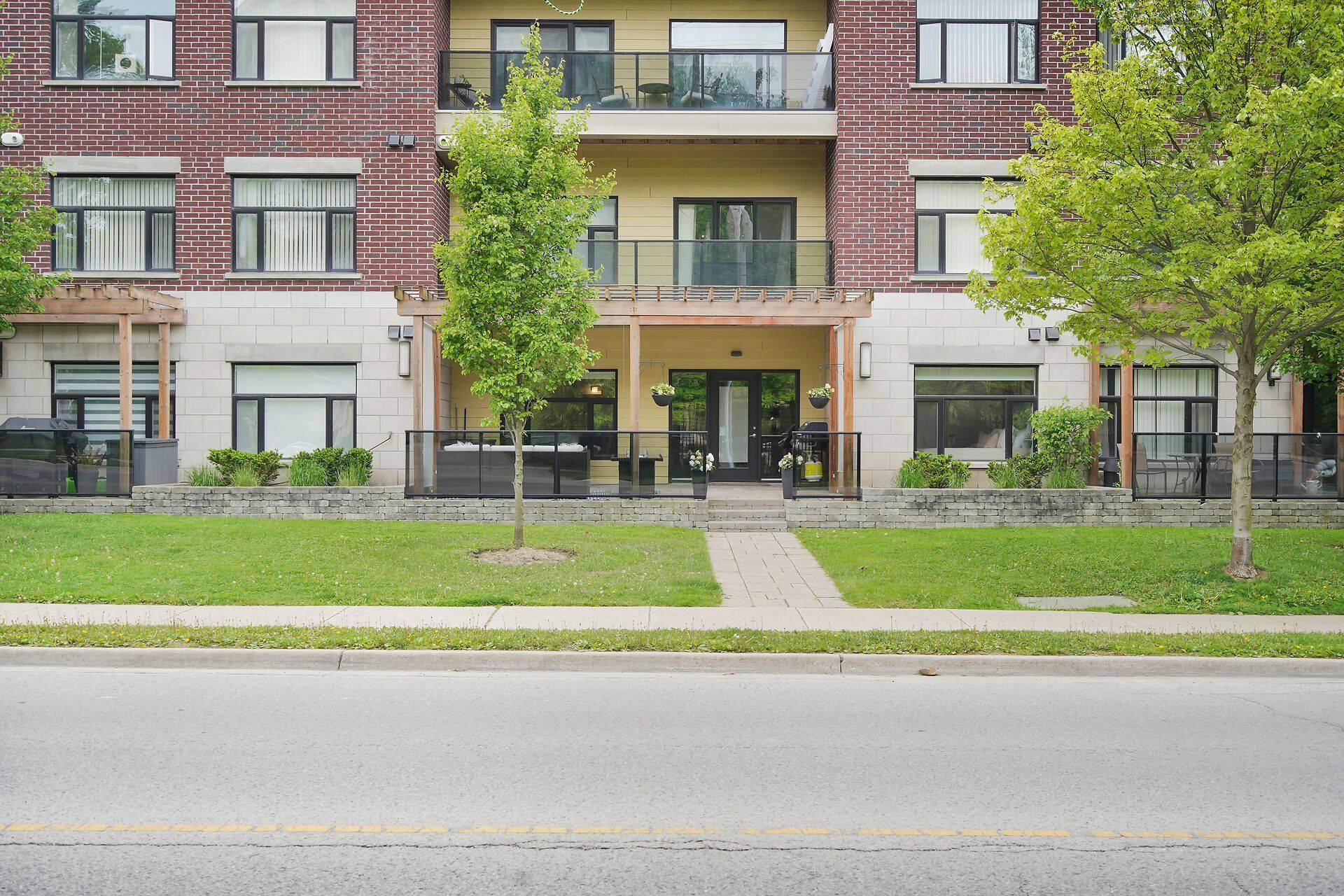 London South, ON N6C 3X2,89 Ridout ST S #102