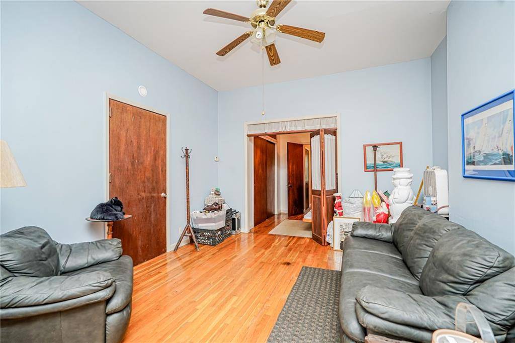 Brooklyn, NY 11209,558 72nd ST