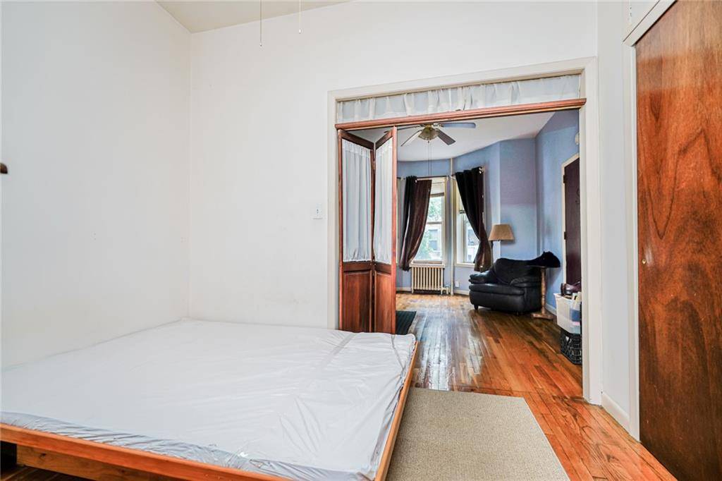 Brooklyn, NY 11209,558 72nd ST