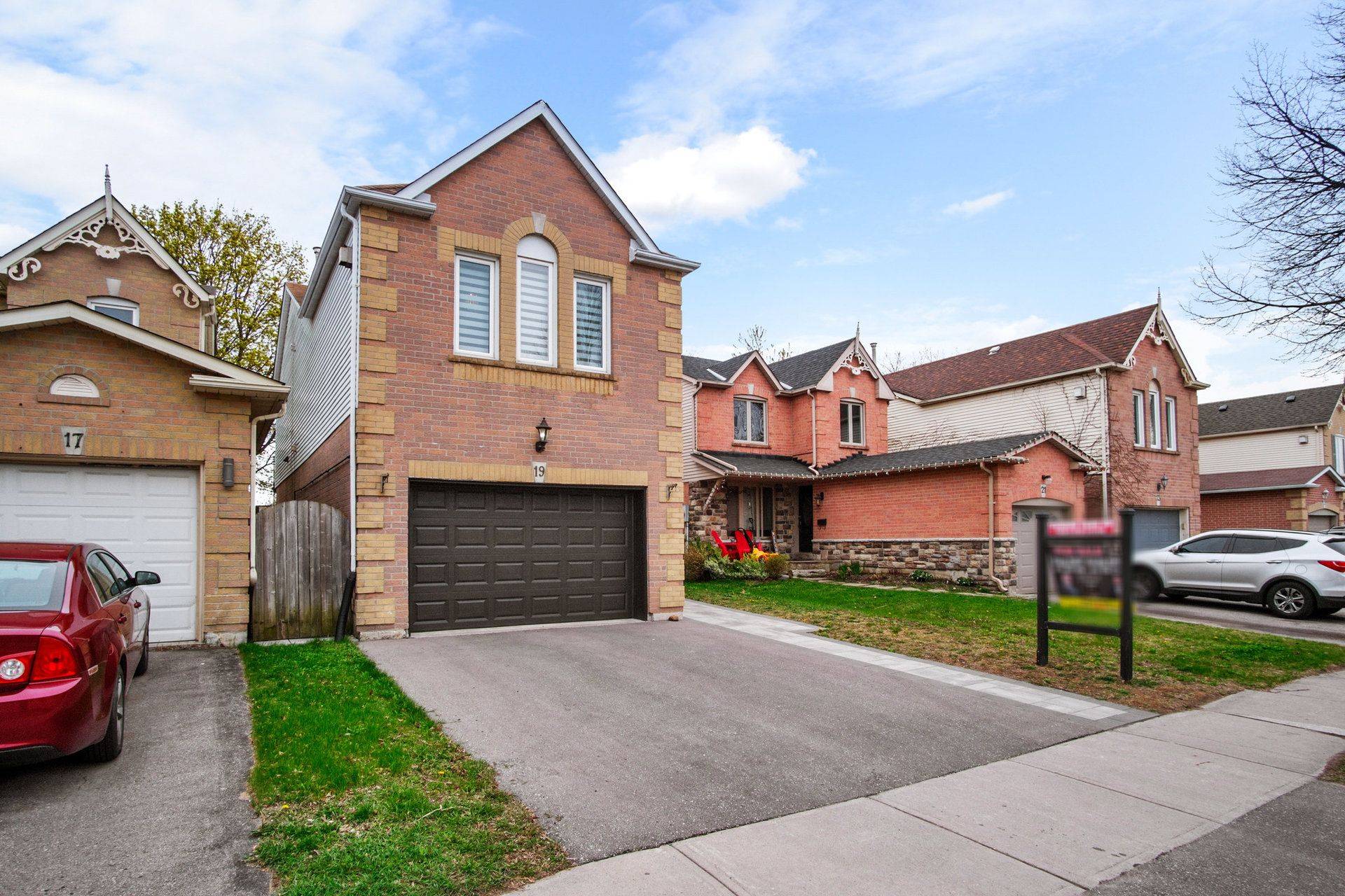 Clarington, ON L1E 2A8,19 Yorkville DR