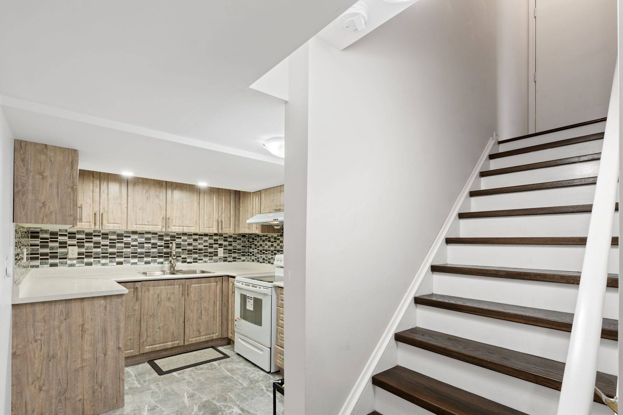 Toronto E11, ON M1X 1V7,95 Nightstar RD