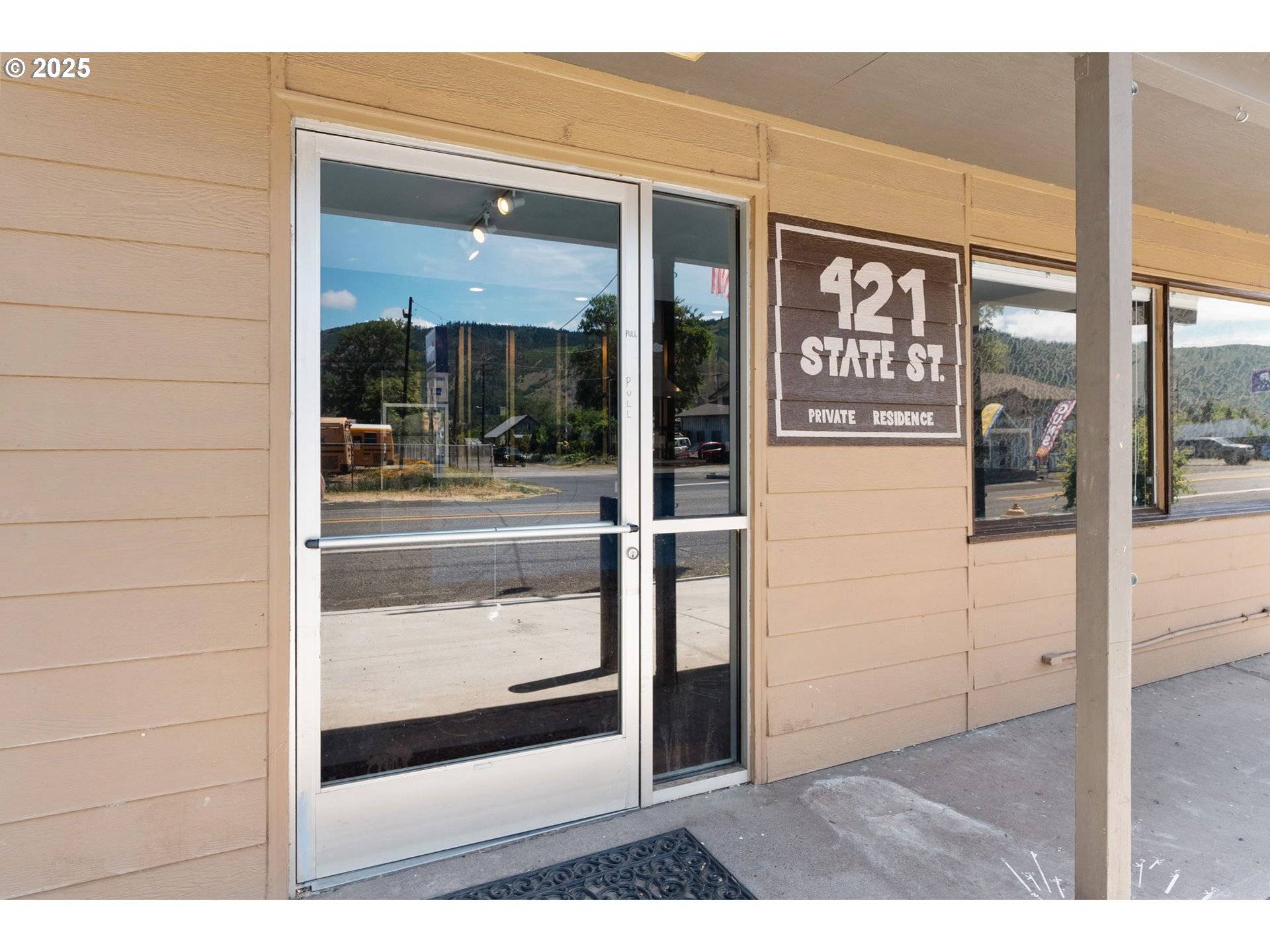 Lyle, WA 98635,421 STATE ST