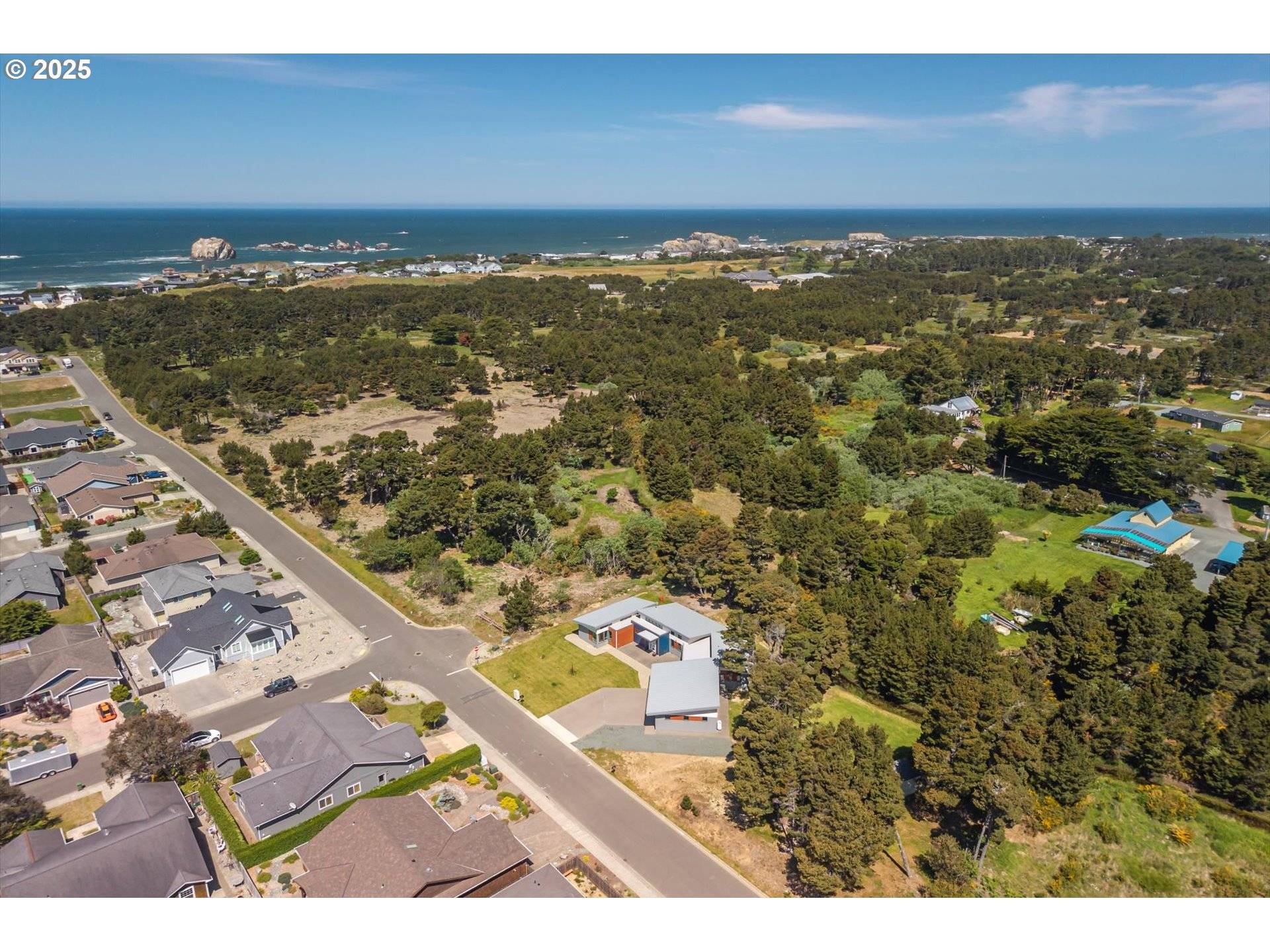 Bandon, OR 97411,760 CARTER ST SW