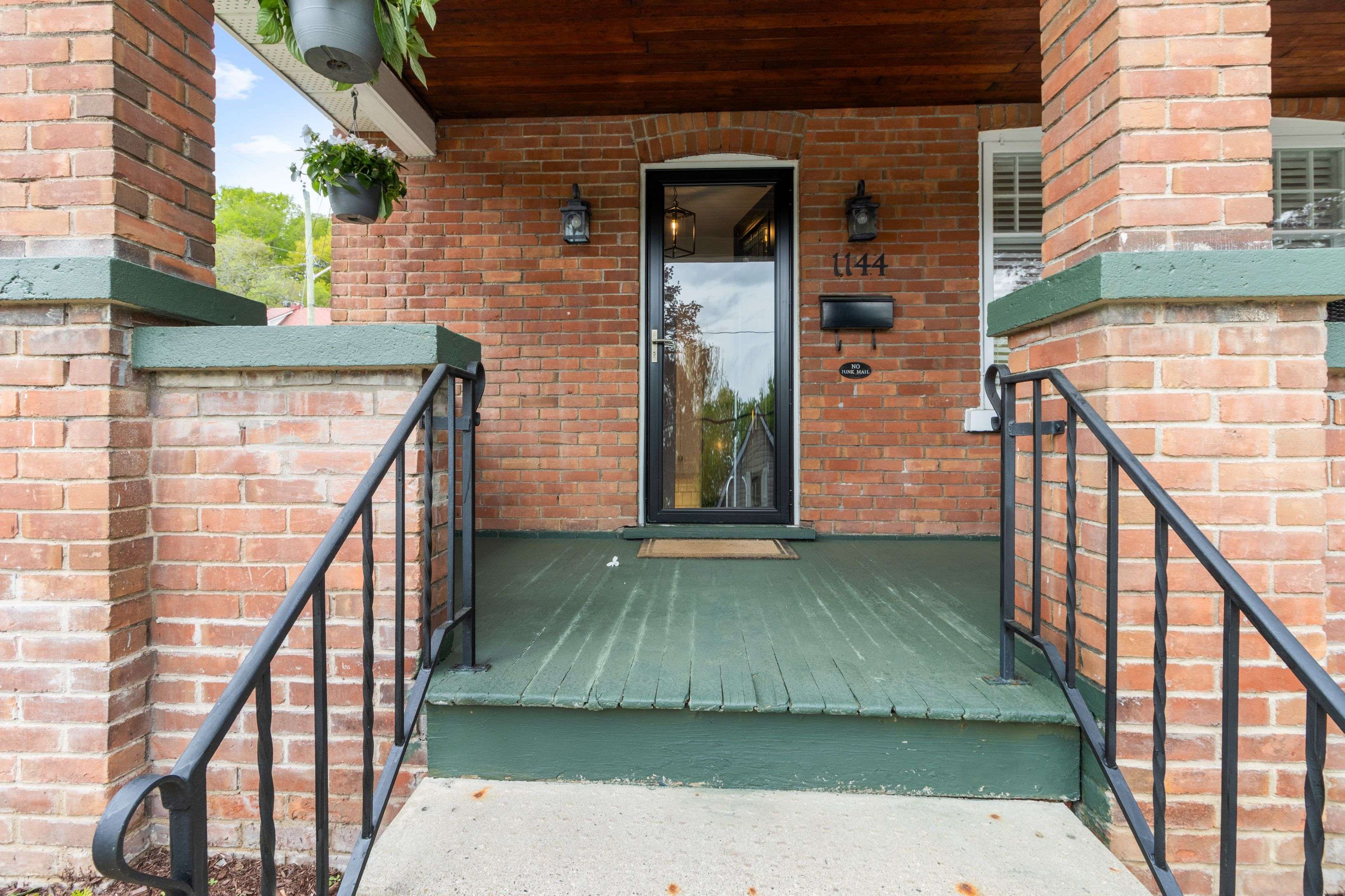 Owen Sound, ON N4K 4W4,1144 4th AVE W