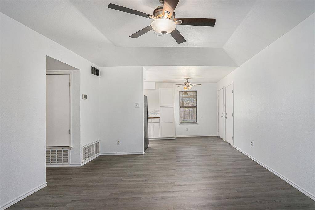 Burleson, TX 76028,441 White Oak Lane