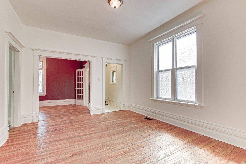 London East, ON N5Z 1G4,1026 Trafalgar ST