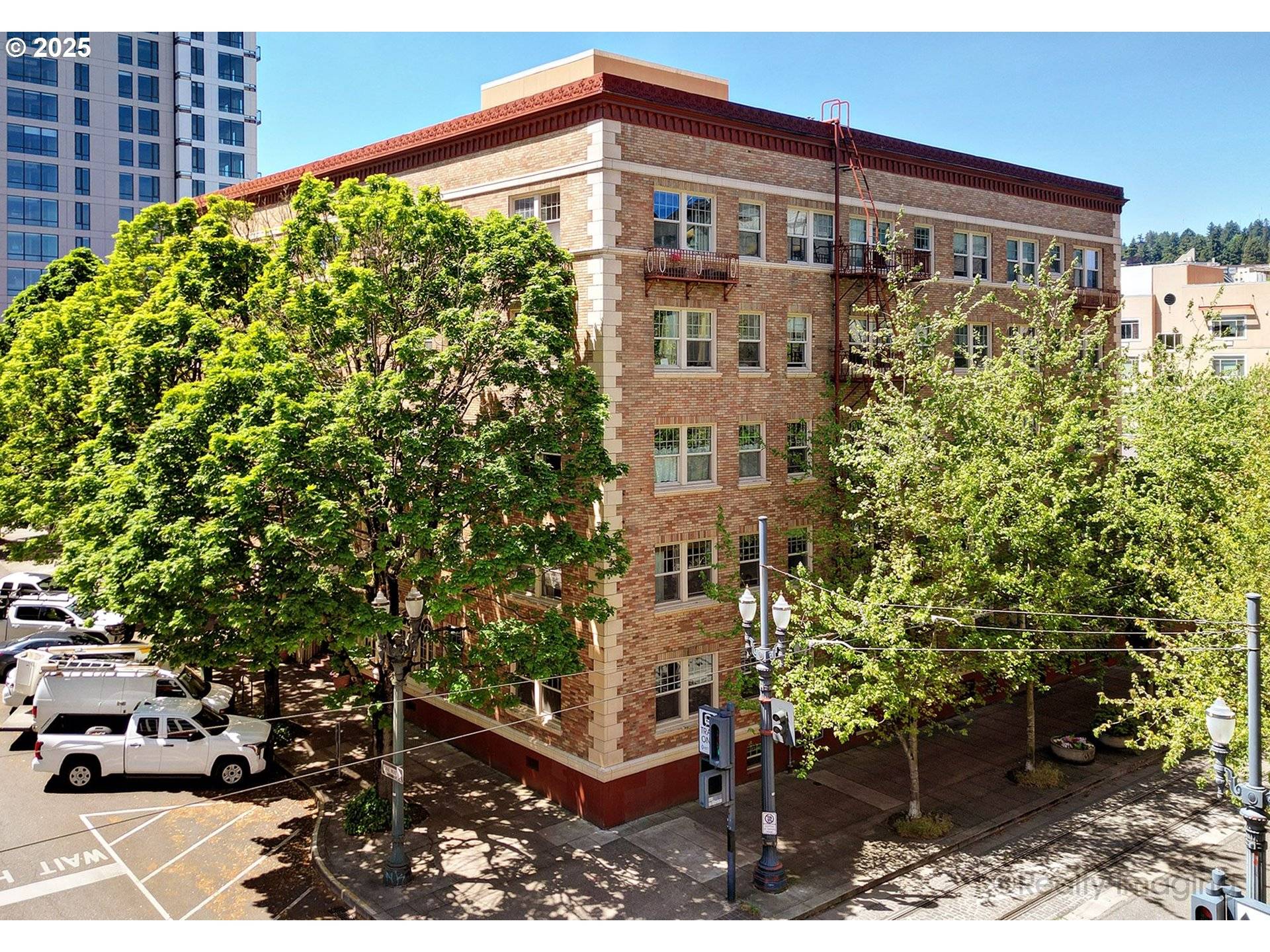 Portland, OR 97205,709 SW 16TH AVE #105