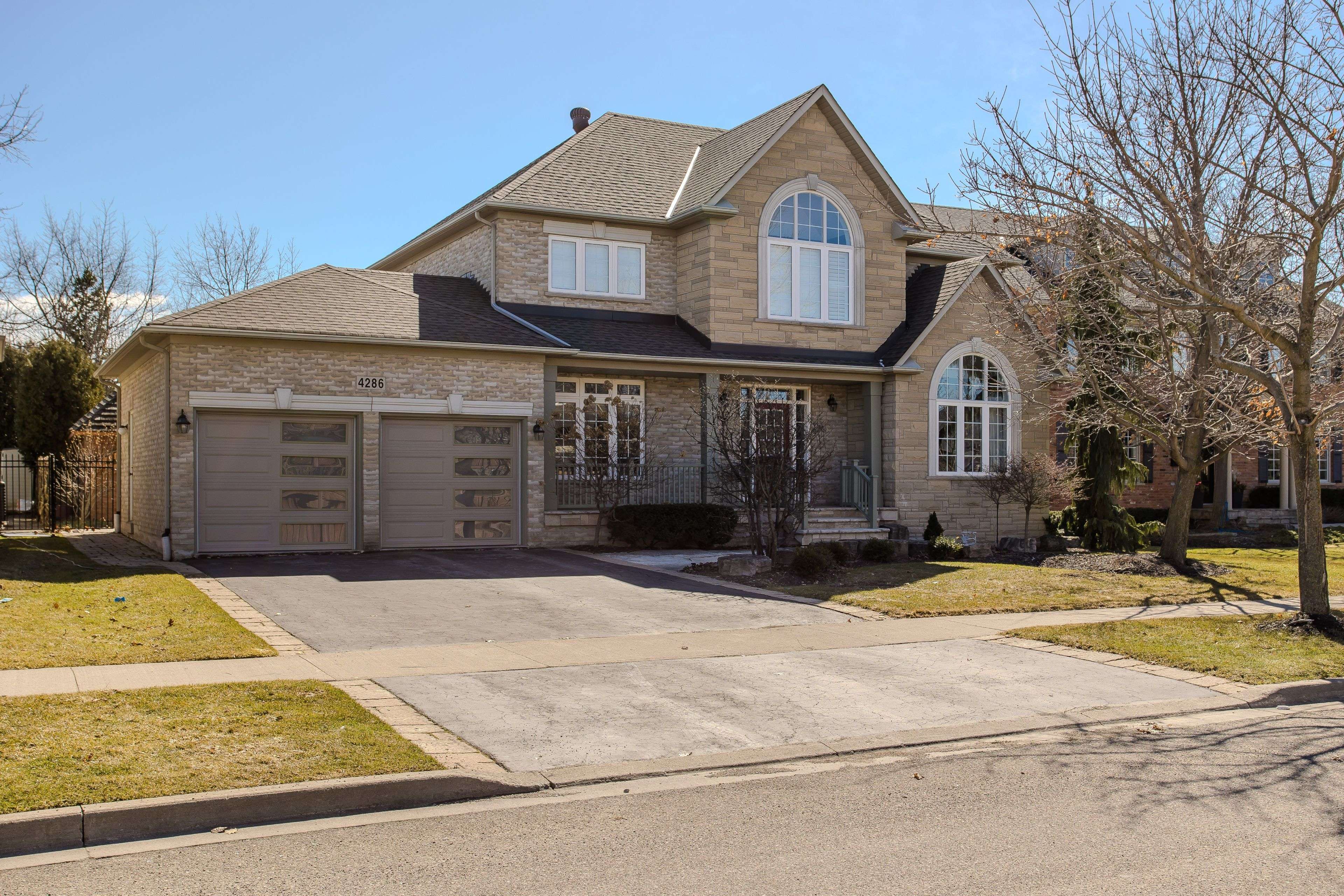 Burlington, ON L7M 4X1,4286 Clubview DR
