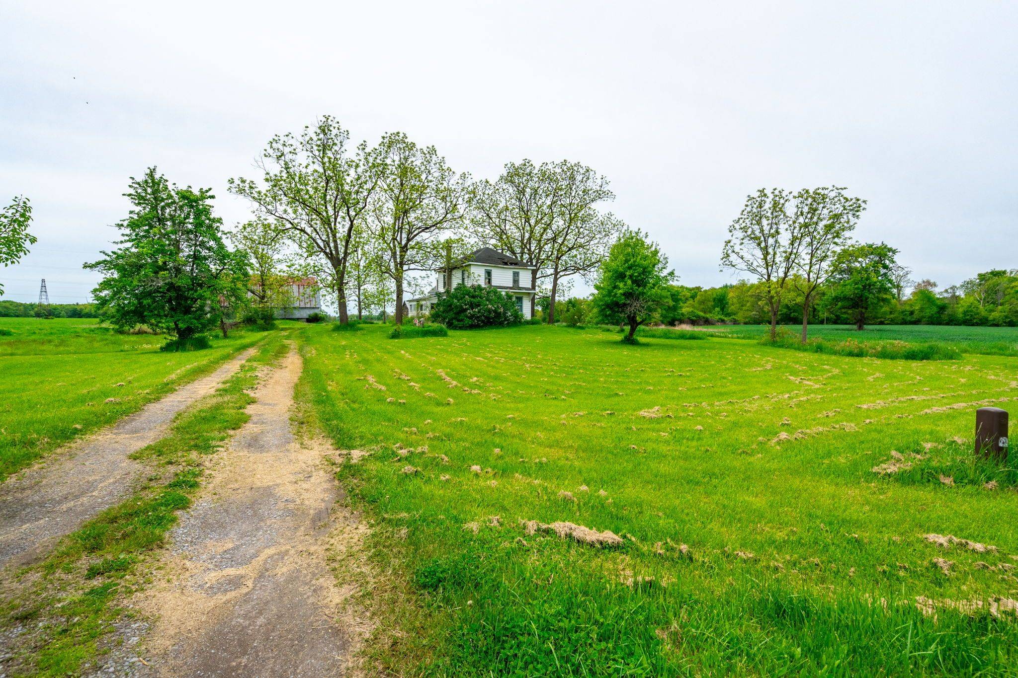 West Lincoln, ON L0R 2A0,6856 Sixteen RD