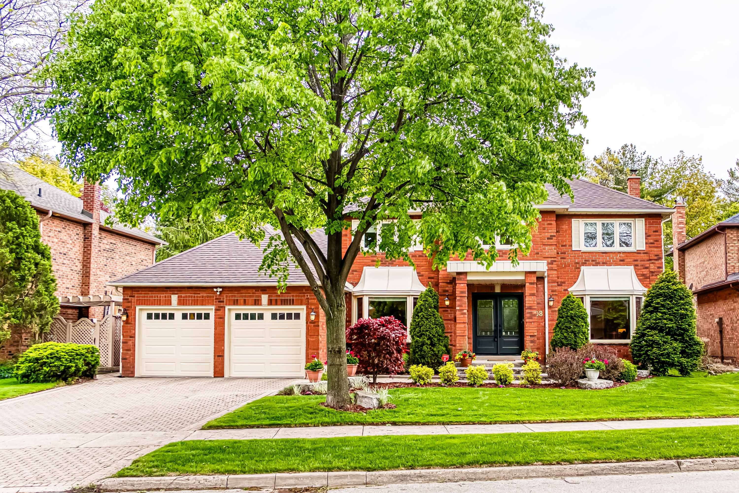 Oakville, ON L6H 3Y6,2108 Grenville DR