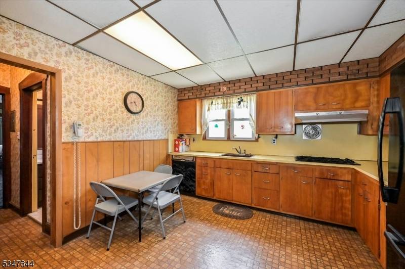 Clifton City, NJ 07011,653 Paulison Ave