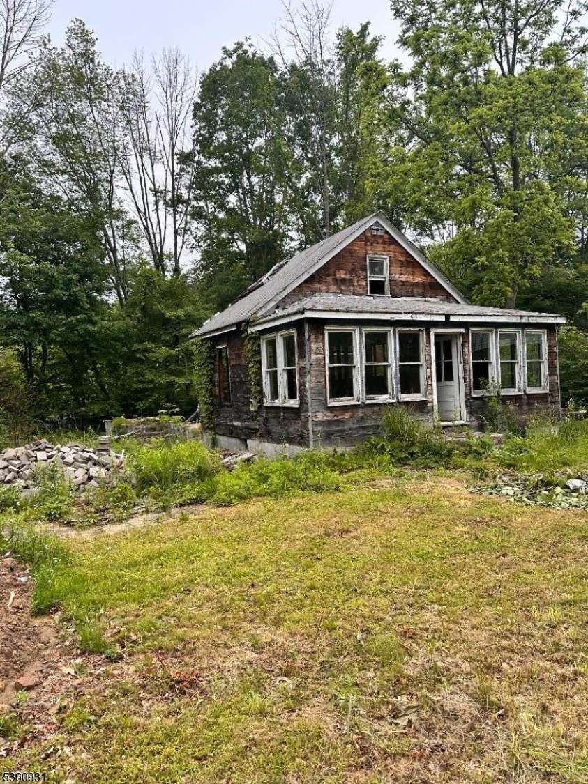Roxbury Twp., NJ 07885,373 W Dewey Ave