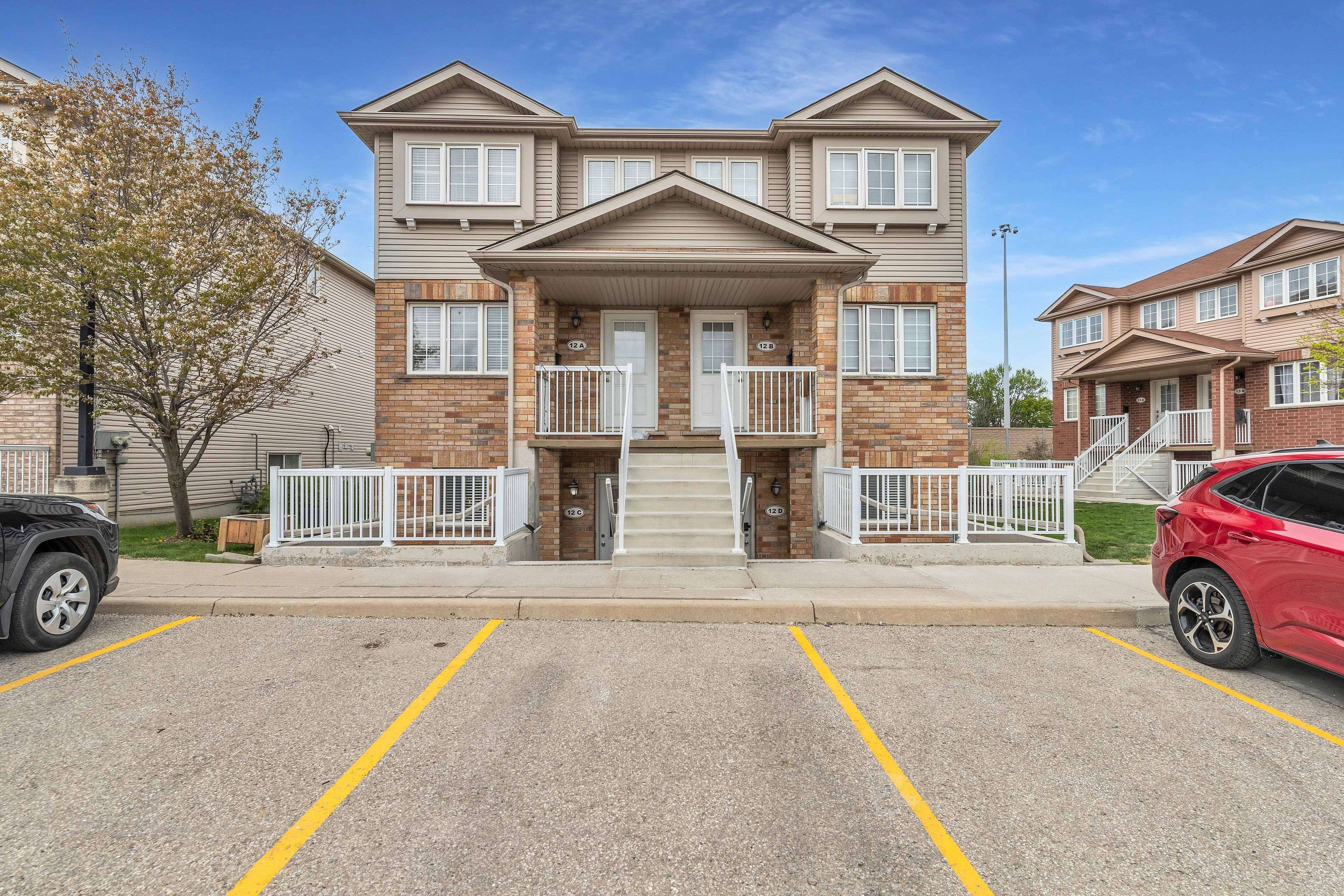Kitchener, ON N2E 0A3,50 Howe DR #12C