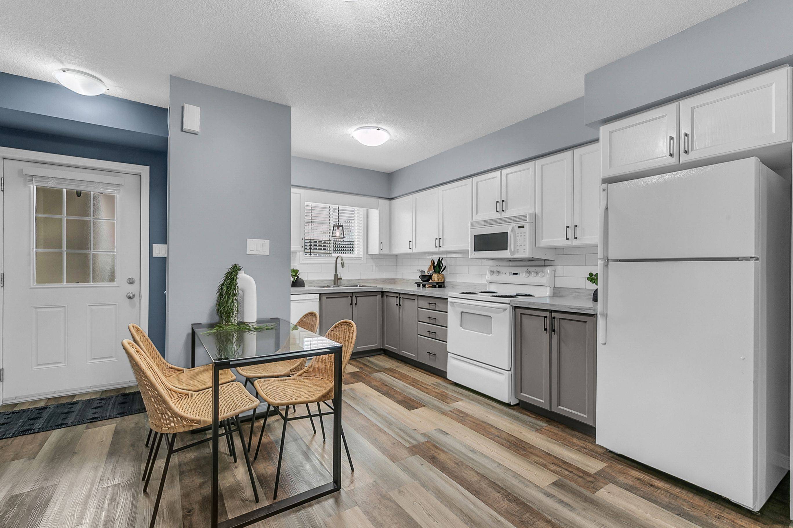 Kitchener, ON N2E 0A3,50 Howe DR #12C