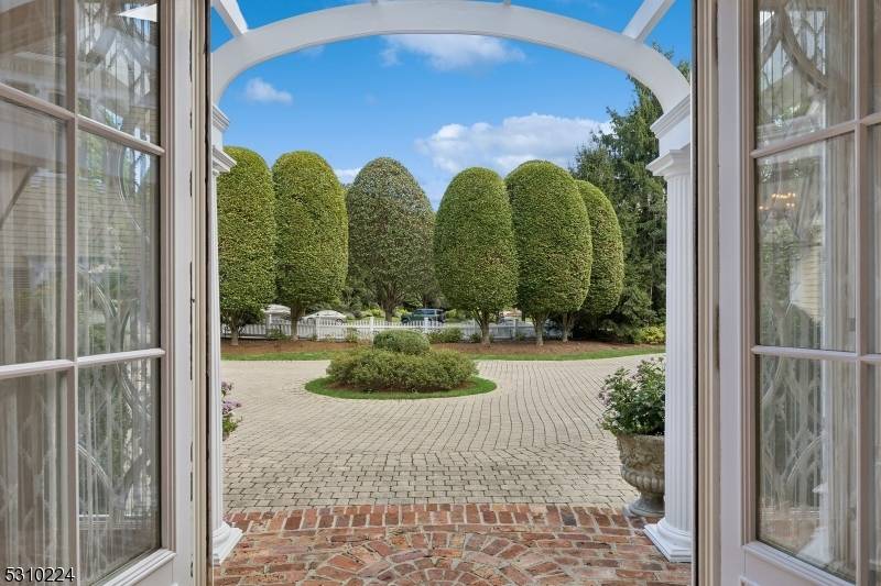 Franklin Lakes Boro, NJ 07417,106 Greenfield Hill