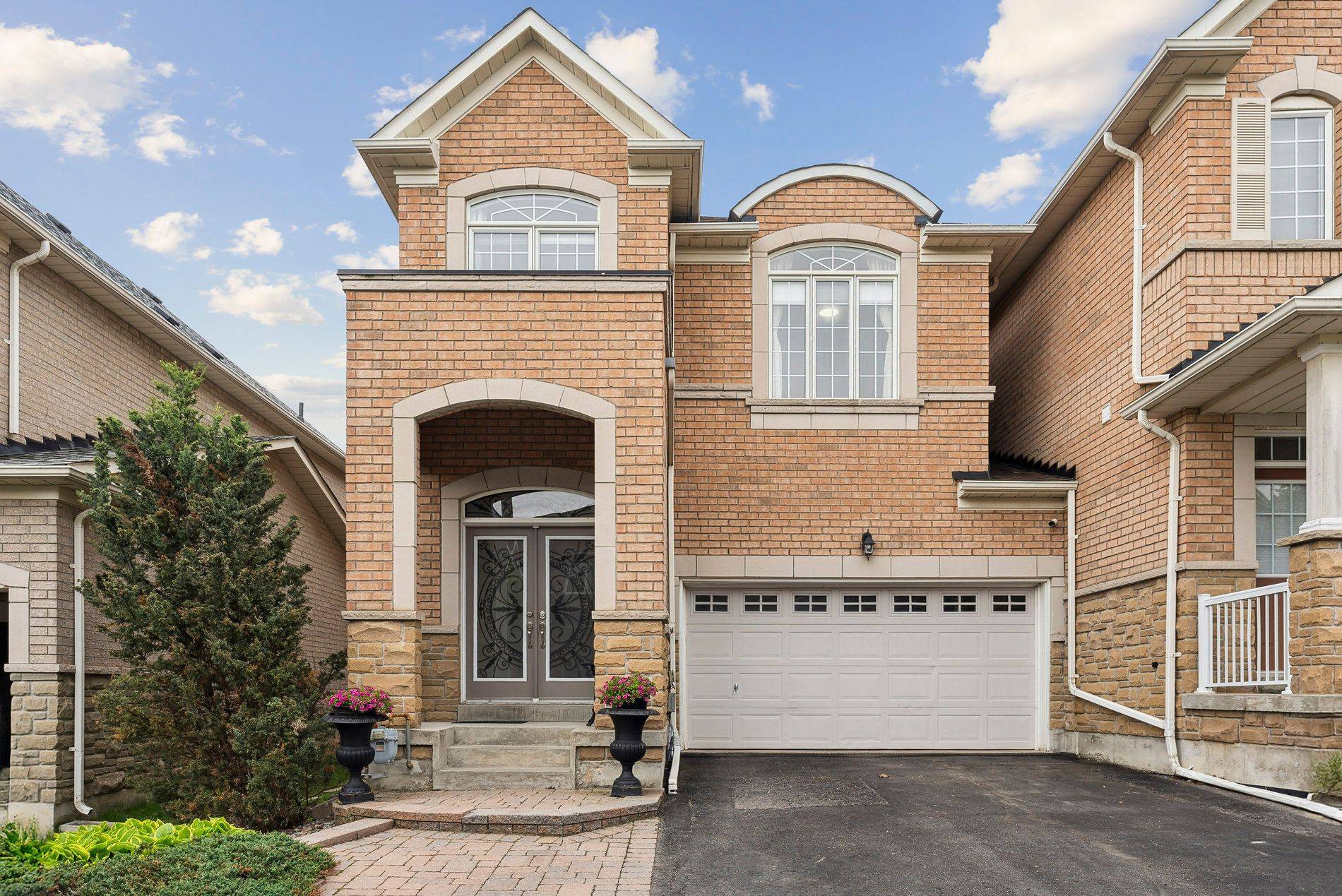 Vaughan, ON L4J 8W6,21 Amberty ST
