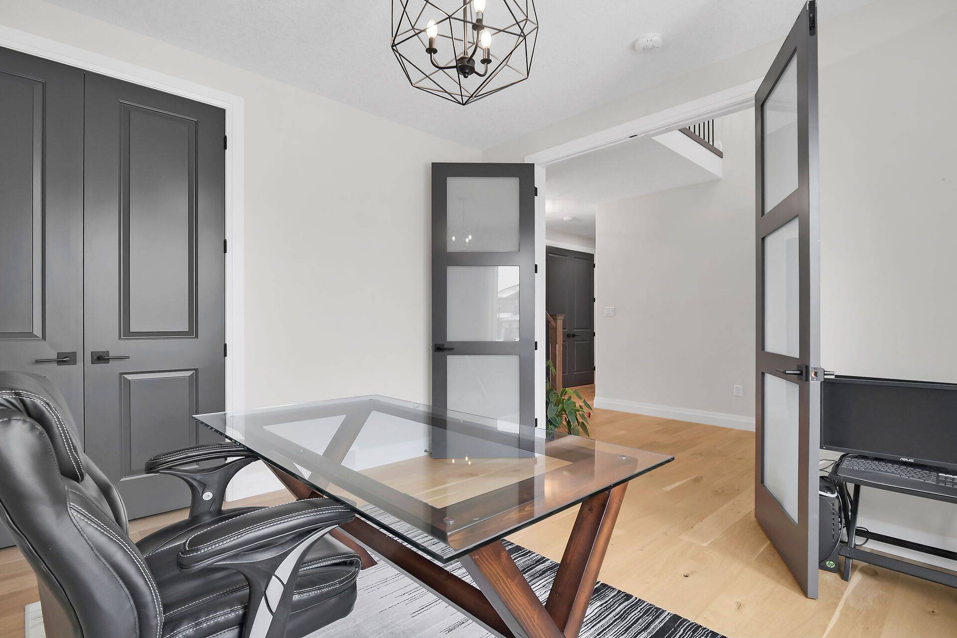 London South, ON N6K 4Z3,1056 Trailsway AVE