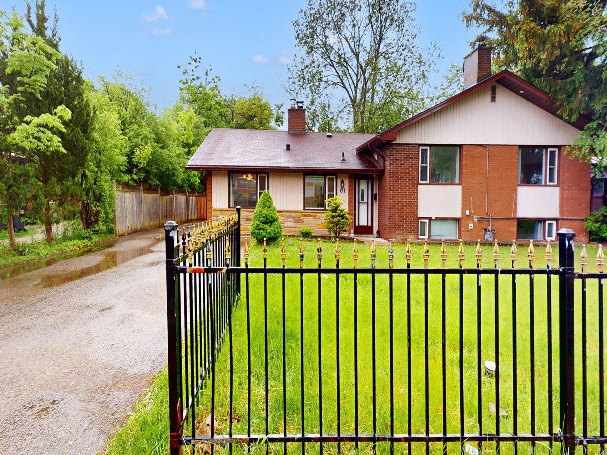 Brampton, ON L6V 1T1,61 Centre ST N