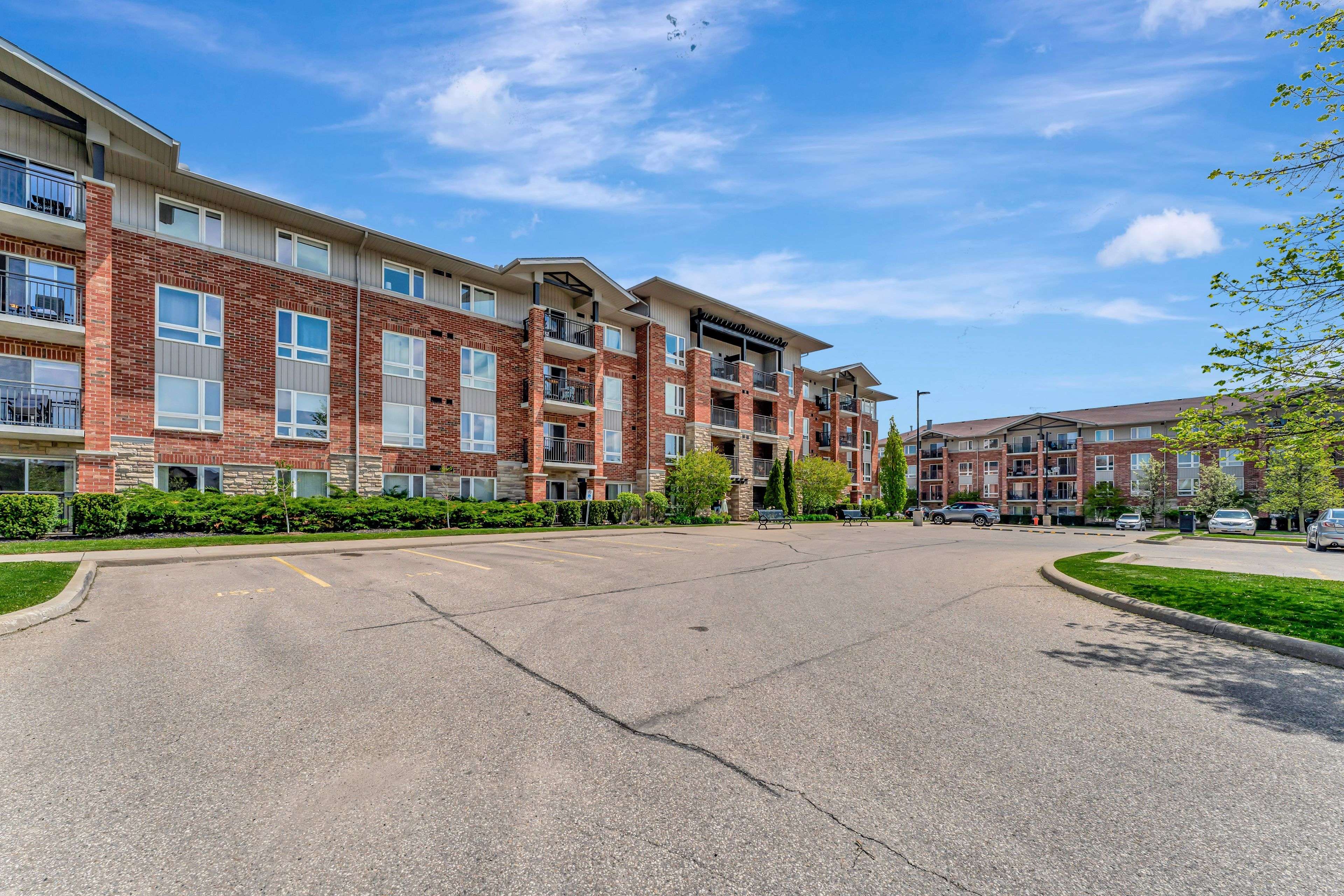 Guelph, ON N1L 0J8,60 Lynnmore ST #108