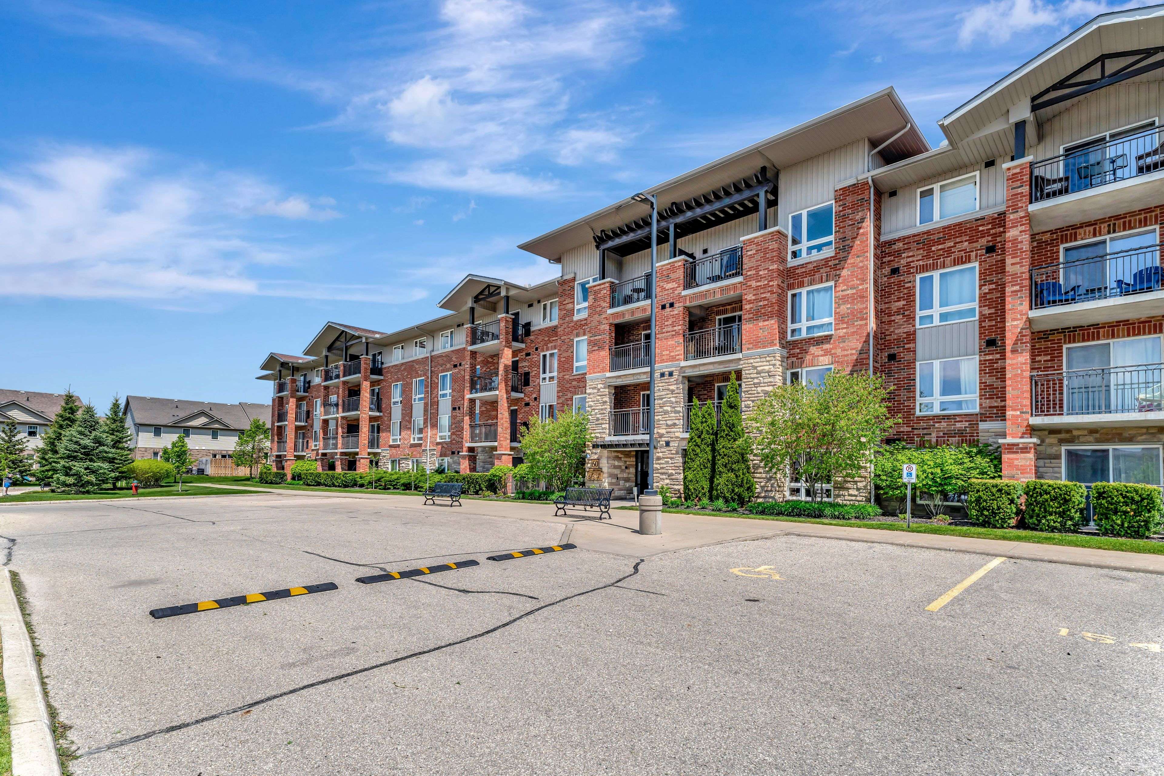 Guelph, ON N1L 0J8,60 Lynnmore ST #108
